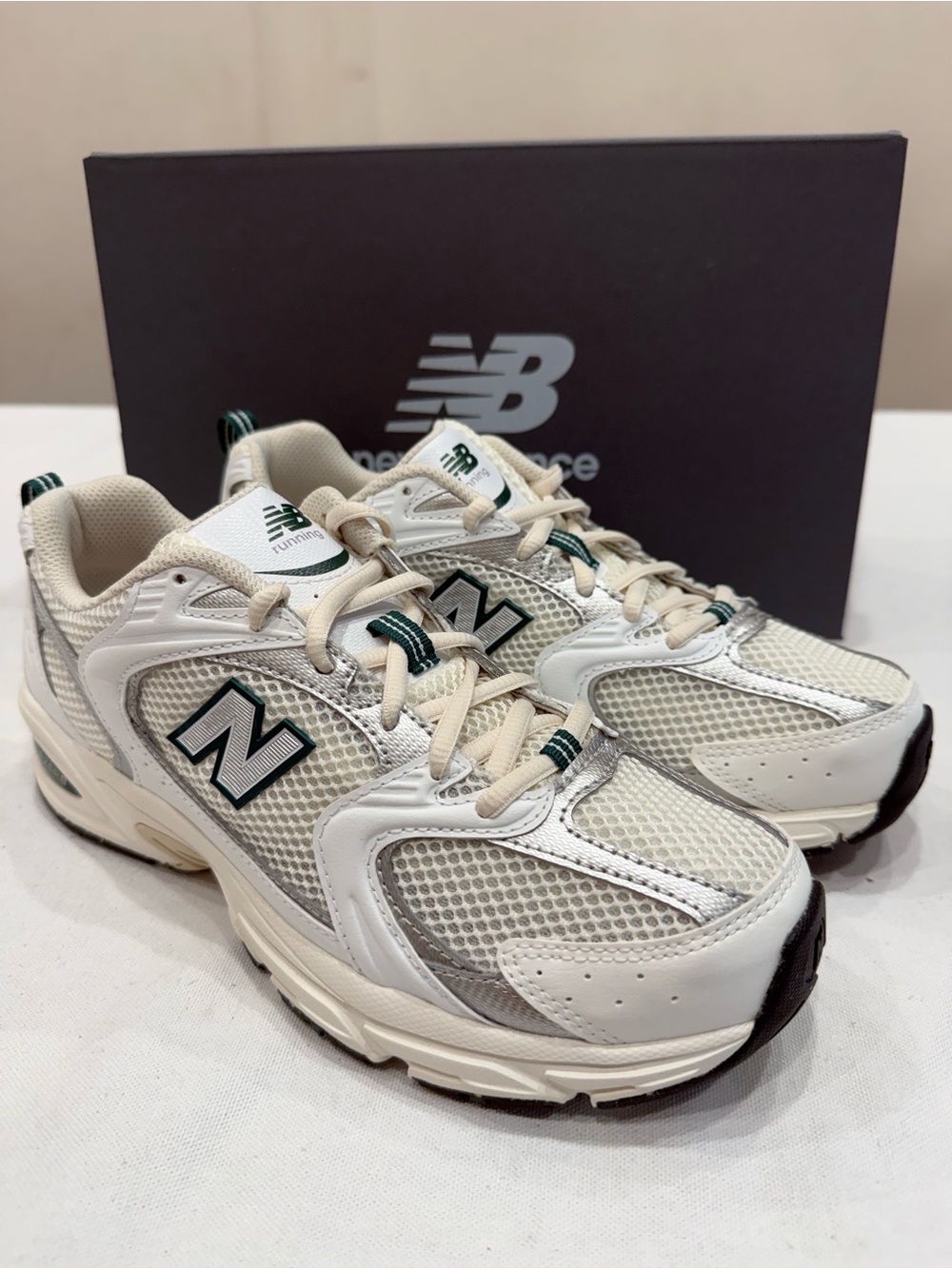 New Balance MR530SX Color White/Green Size Men's 7/ Women's 8.5